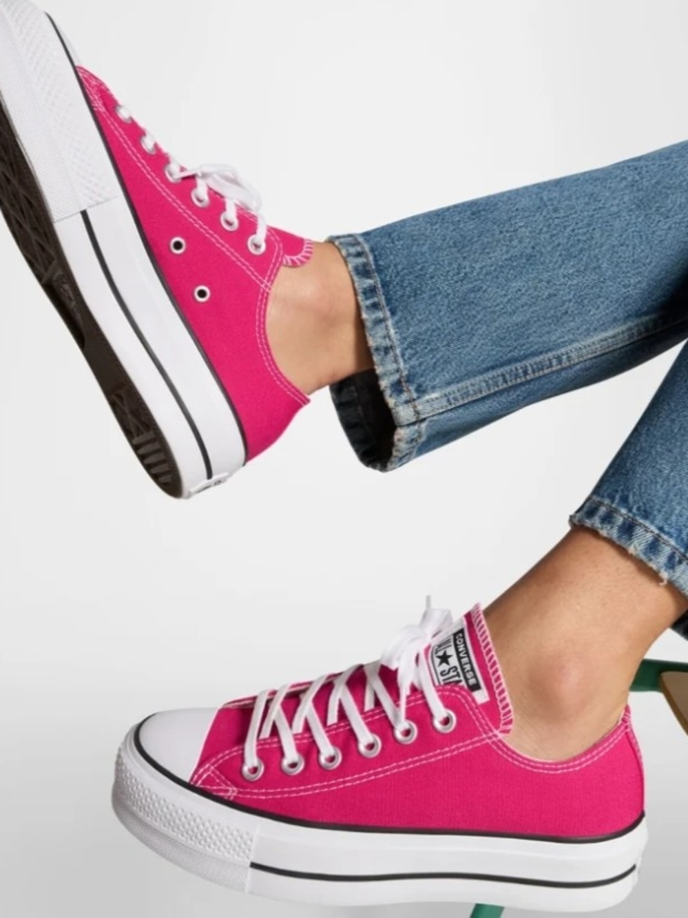 Converse Wmns Chuck Taylor All Star Platform Low 'Hyper Pink' Sneakers Size 8